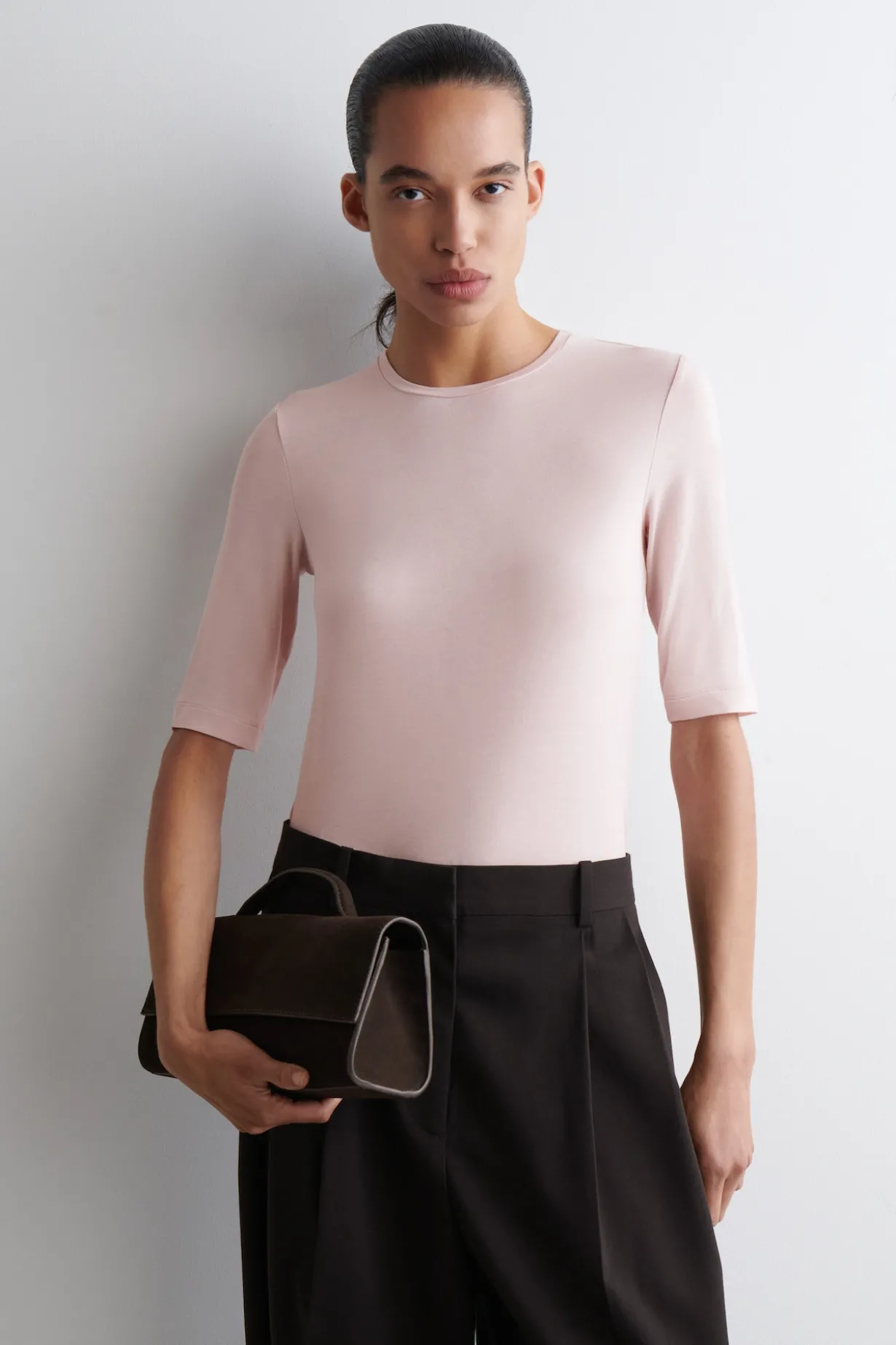 SLIM LIGHTWEIGHT T-SHIRT