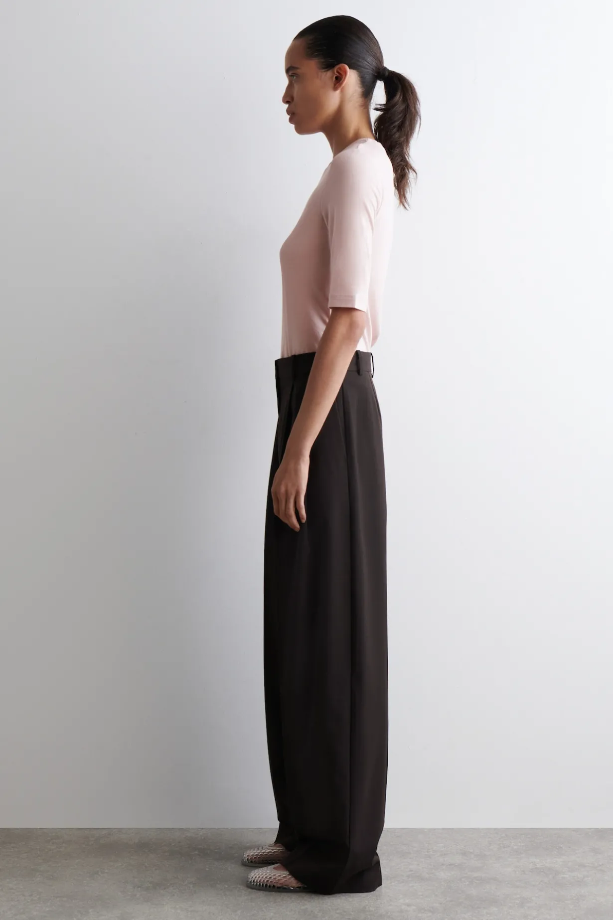 SLIM LIGHTWEIGHT T-SHIRT