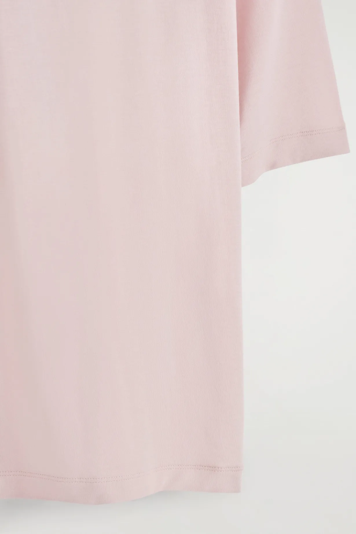 SLIM LIGHTWEIGHT T-SHIRT