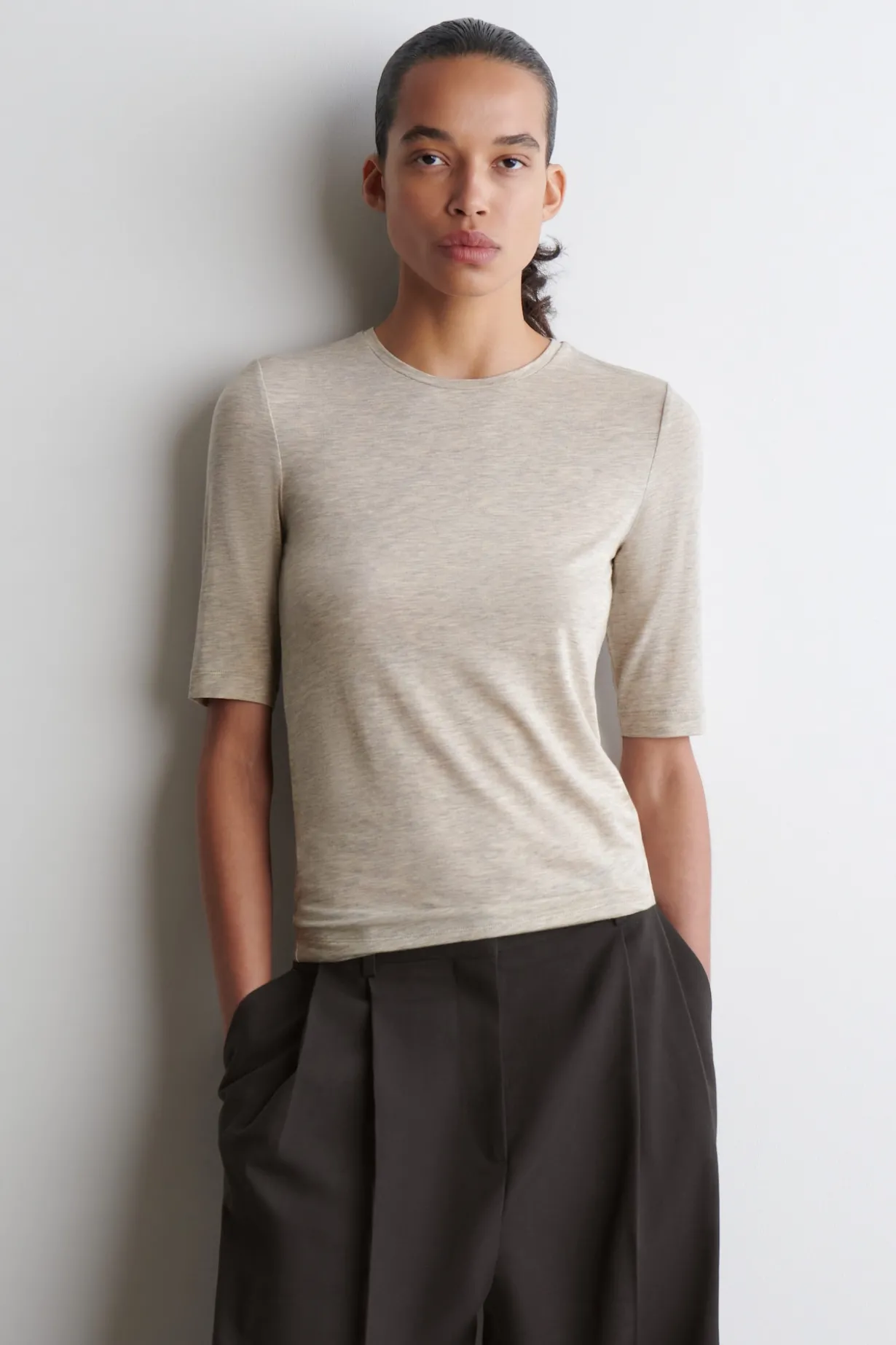 SLIM LIGHTWEIGHT T-SHIRT