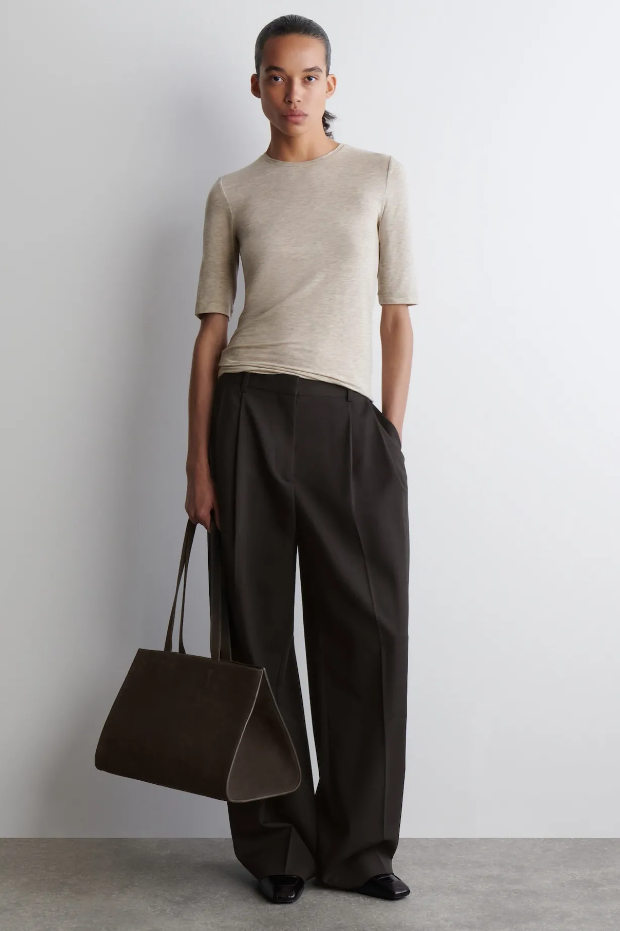 SLIM LIGHTWEIGHT T-SHIRT