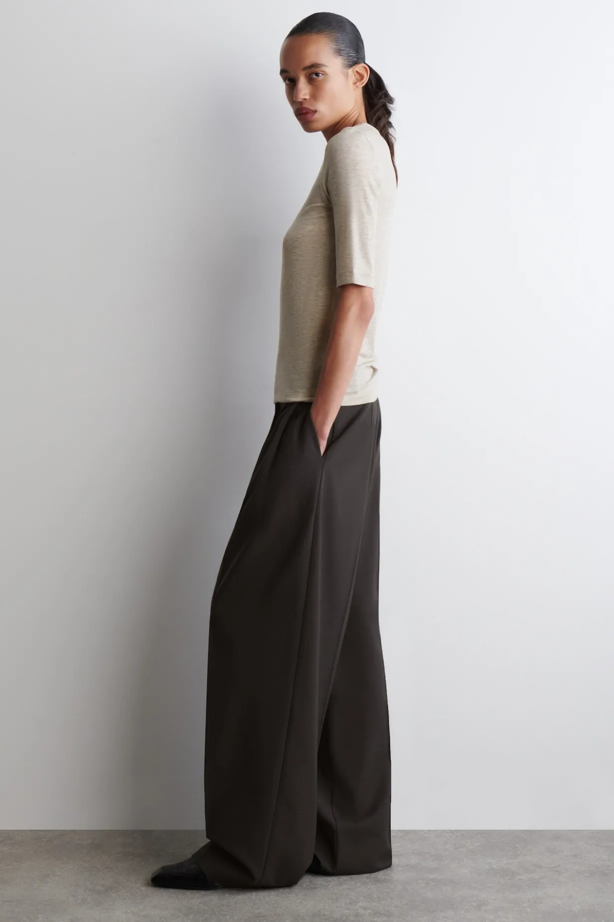 SLIM LIGHTWEIGHT T-SHIRT