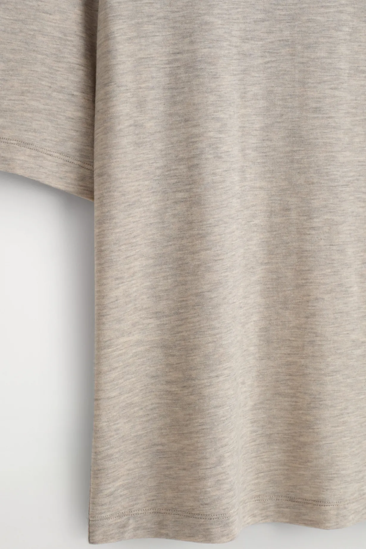 SLIM LIGHTWEIGHT T-SHIRT