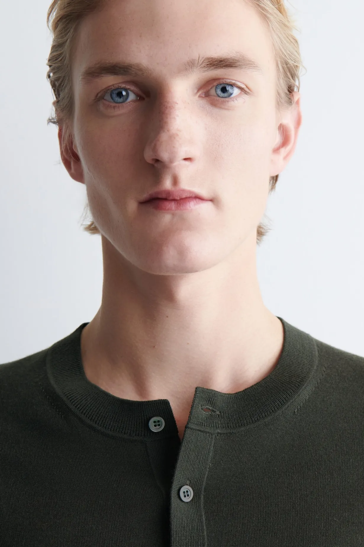 SLIM MERINO WOOL HENLEY TOP