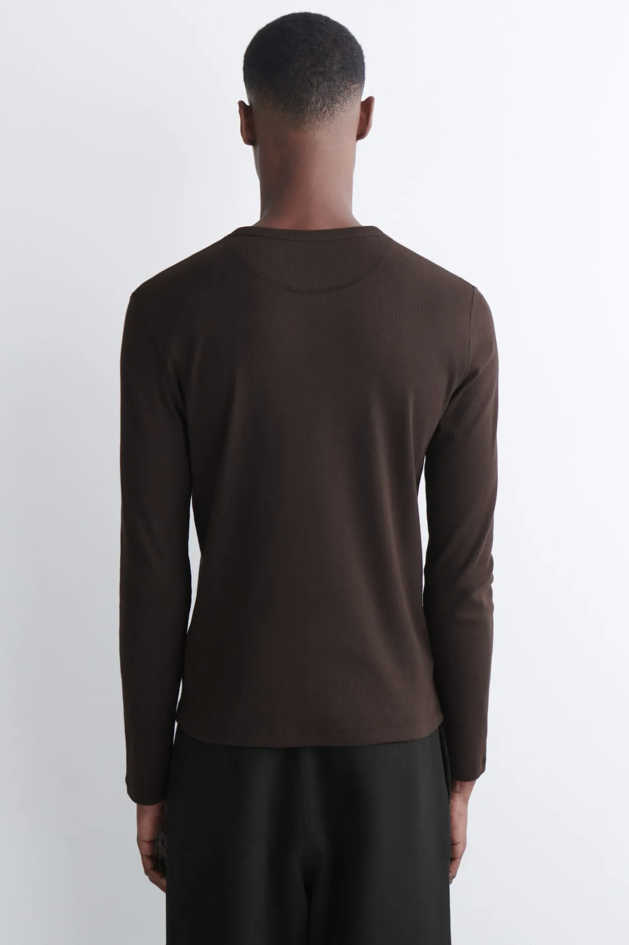 SLIM RIBBED COTTON LONG-SLEEVED HENLEY T-SHIRT
