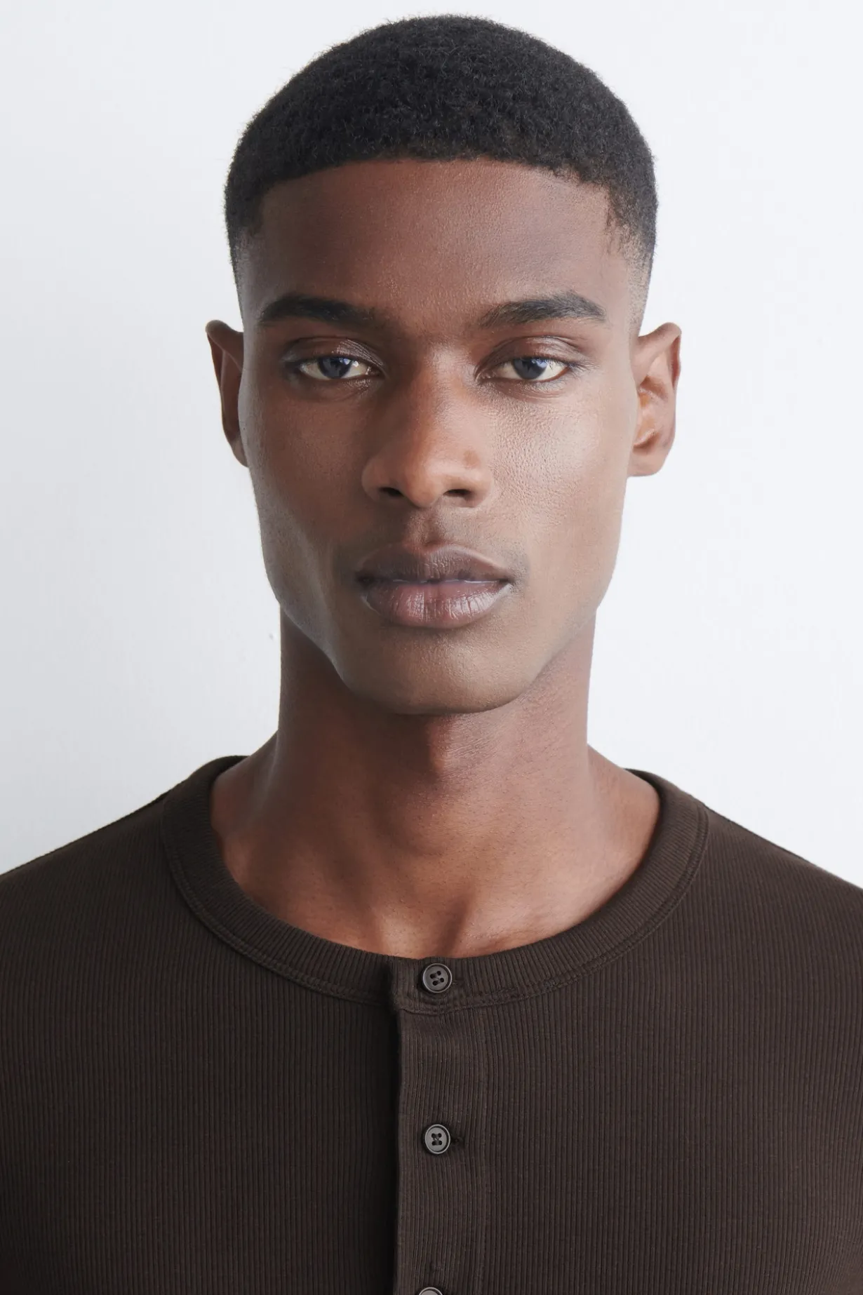 SLIM RIBBED COTTON LONG-SLEEVED HENLEY T-SHIRT