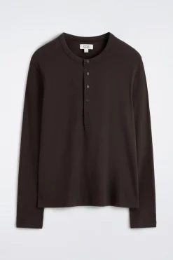 SLIM RIBBED COTTON LONG-SLEEVED HENLEY T-SHIRT