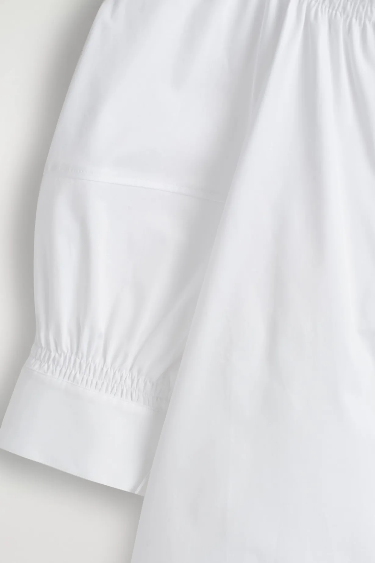 SMOCKED PUFF-SLEEVE BLOUSE