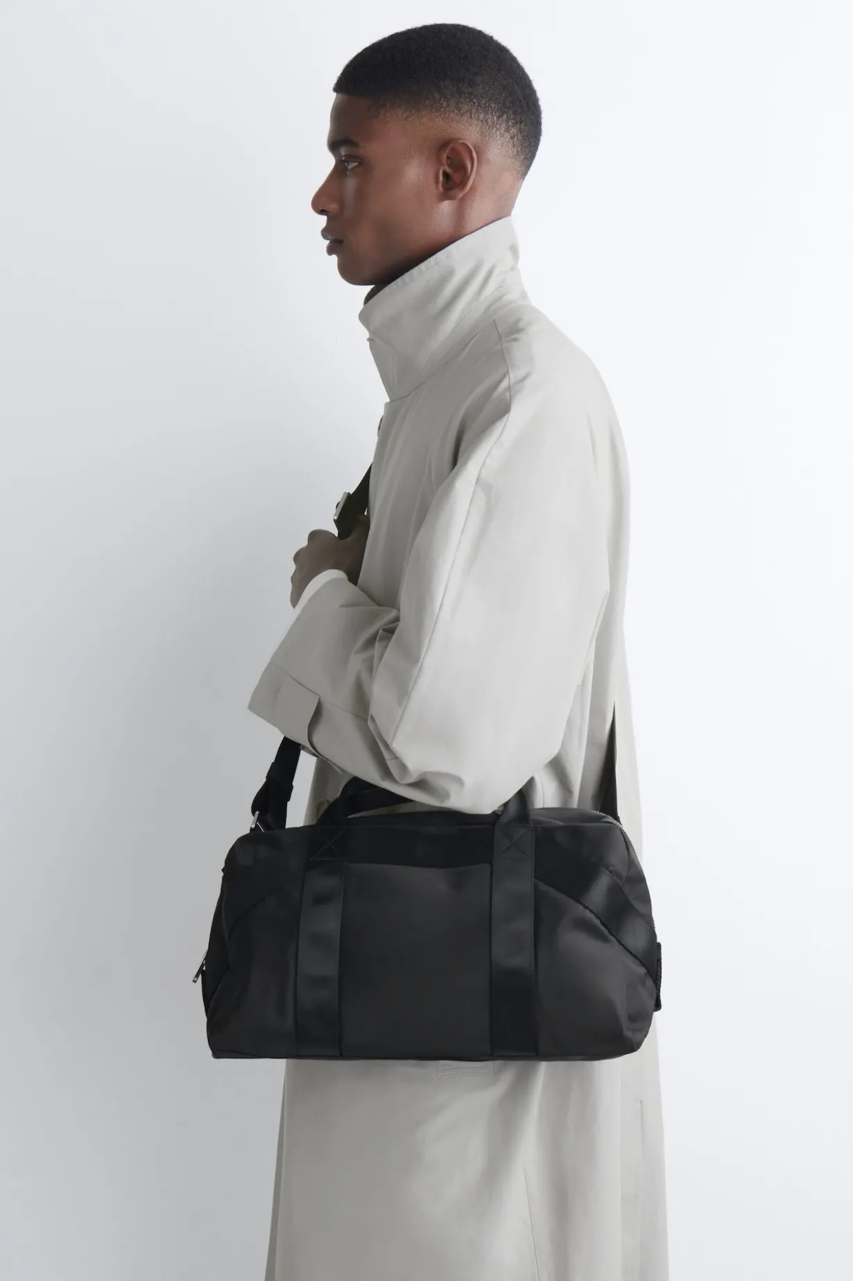 SPORTS DUFFLE BAG - NYLON