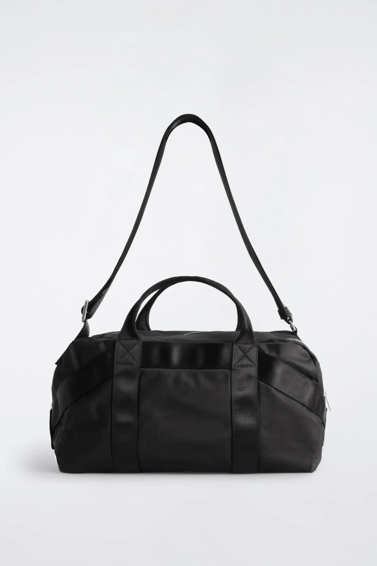 SPORTS DUFFLE BAG - NYLON