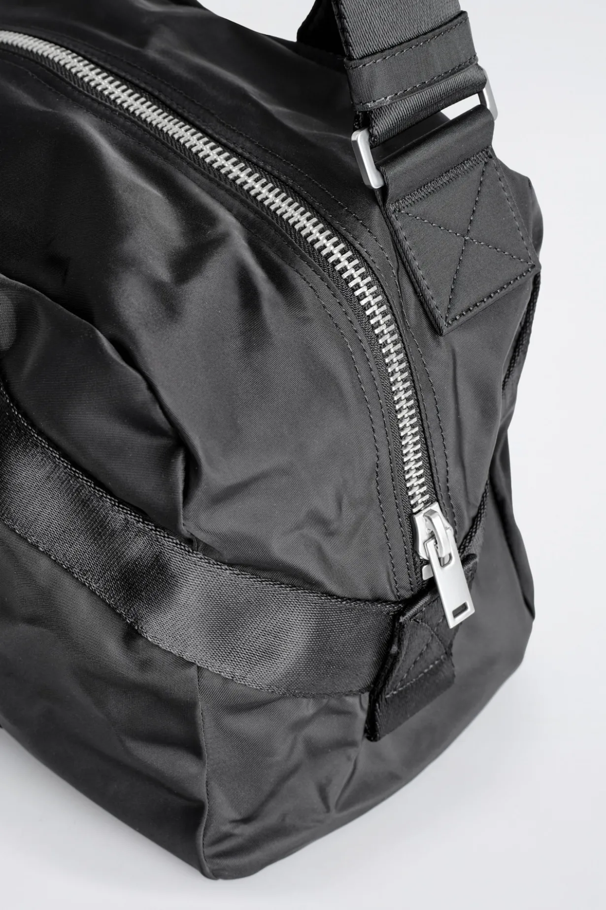 SPORTS DUFFLE BAG - NYLON