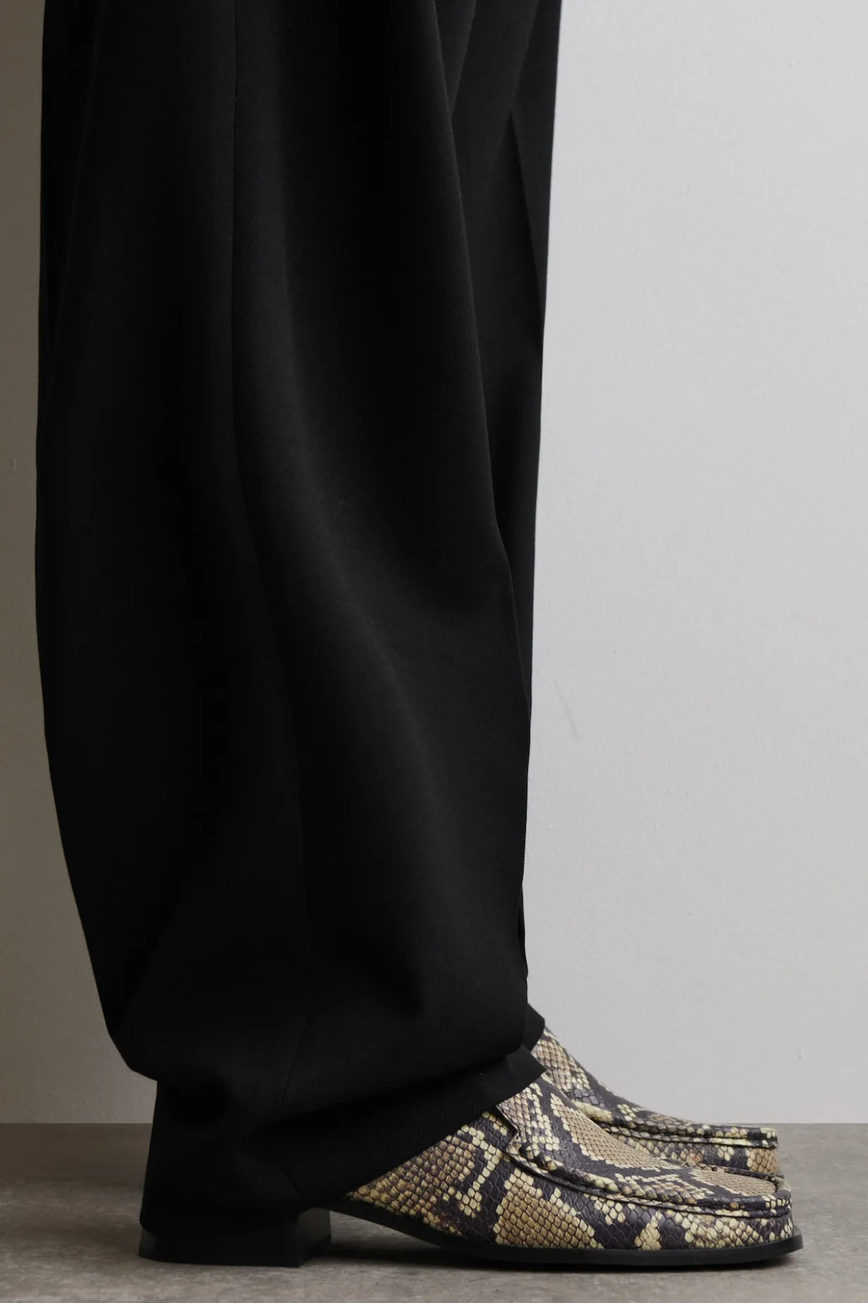 SQUARE-TOE LEATHER HEEL LOAFERS
