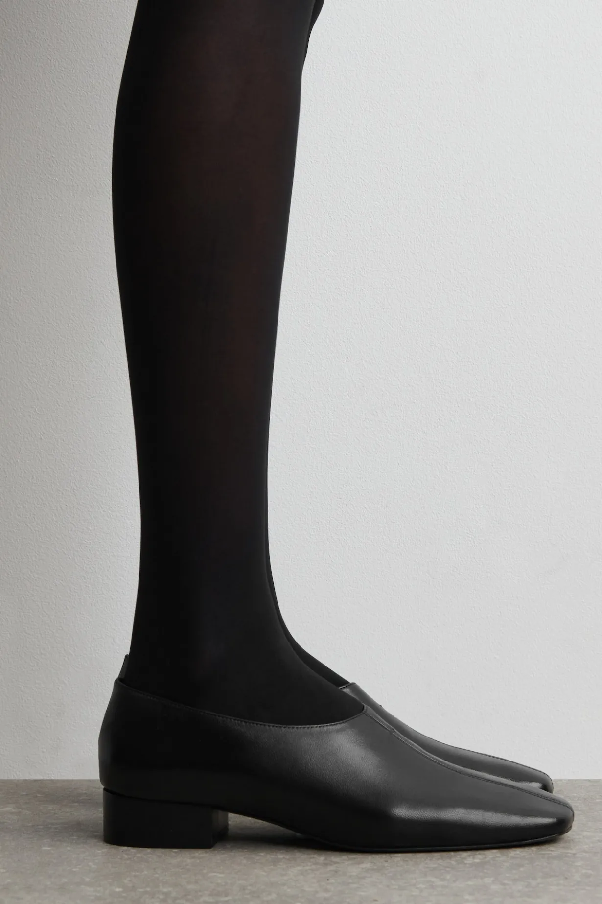 SQUARE-TOE LEATHER HEELED SHOES