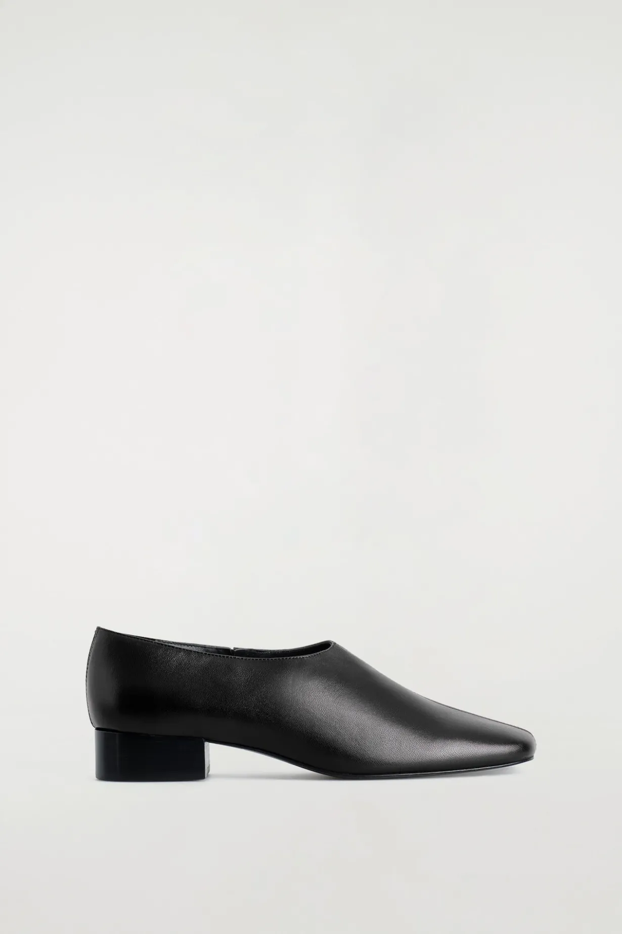 SQUARE-TOE LEATHER HEELED SHOES