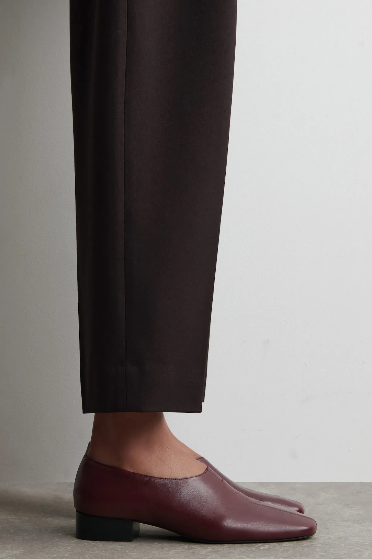 SQUARE-TOE LEATHER HEELED SHOES