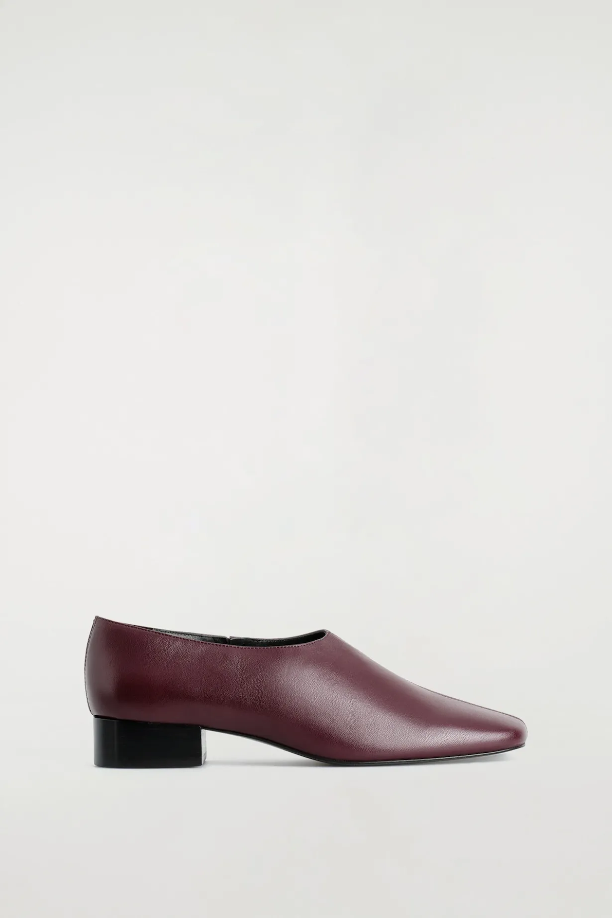 SQUARE-TOE LEATHER HEELED SHOES