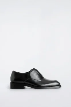 SQUARE-TOE LEATHER OXFORD SHOES