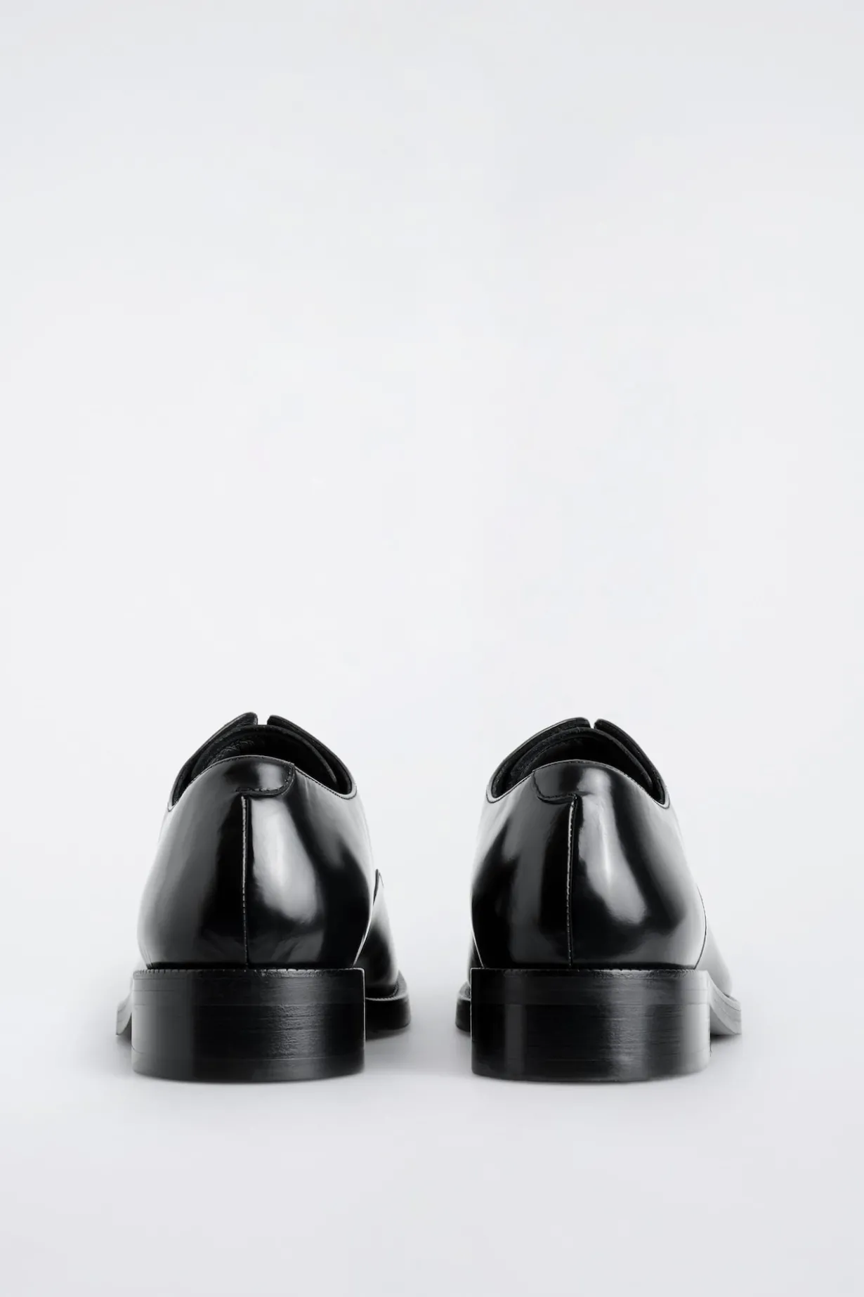 SQUARE-TOE LEATHER OXFORD SHOES