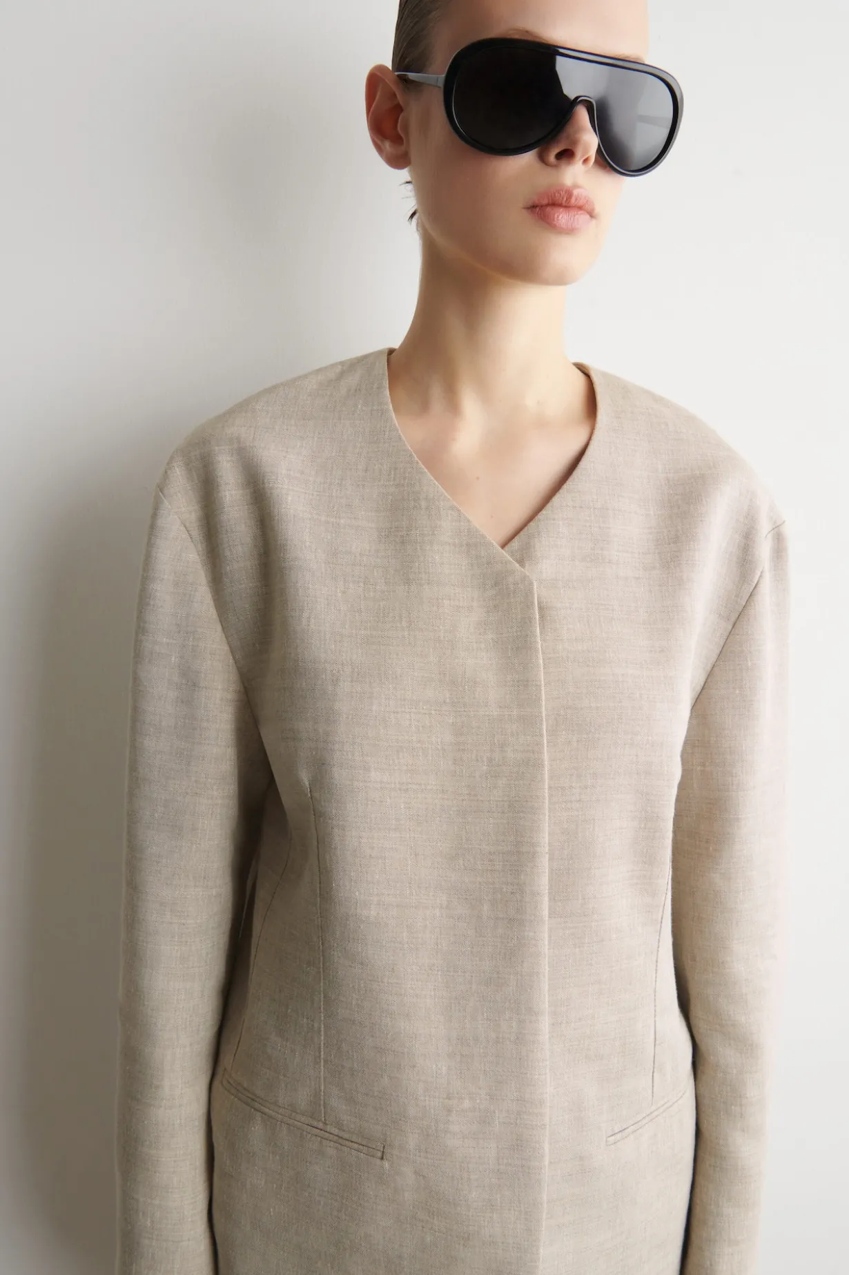 STRUCTURED COLLARLESS LINEN BLAZER