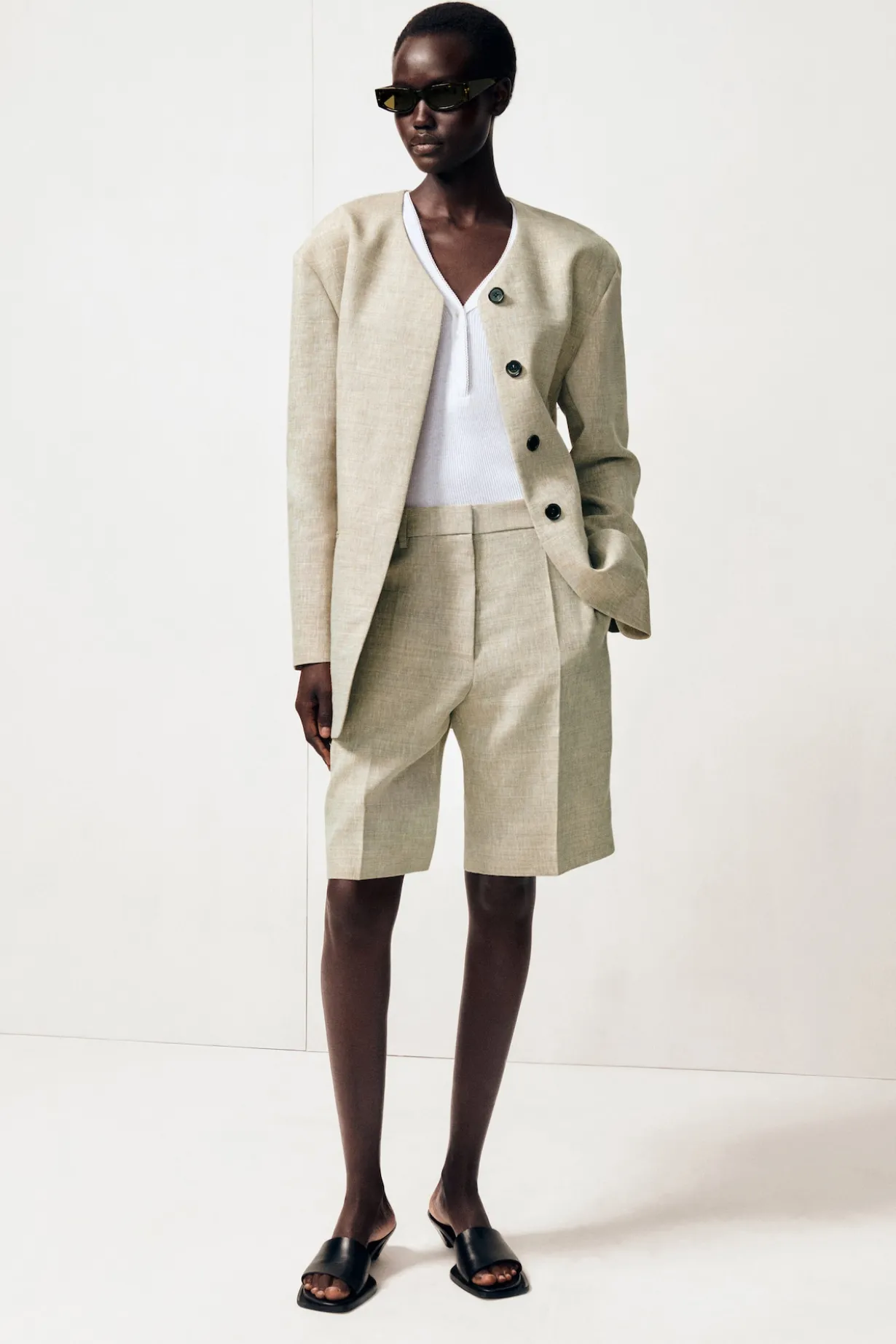 STRUCTURED COLLARLESS LINEN BLAZER