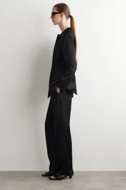 STRUCTURED COLLARLESS SATIN BLAZER