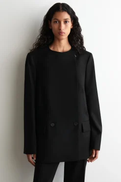 STRUCTURED COLLARLESS WOOL BLAZER