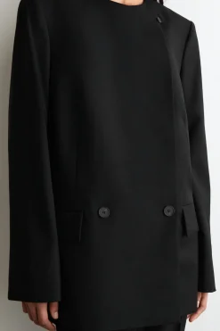 STRUCTURED COLLARLESS WOOL BLAZER