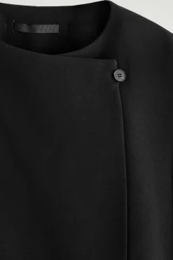 STRUCTURED COLLARLESS WOOL BLAZER