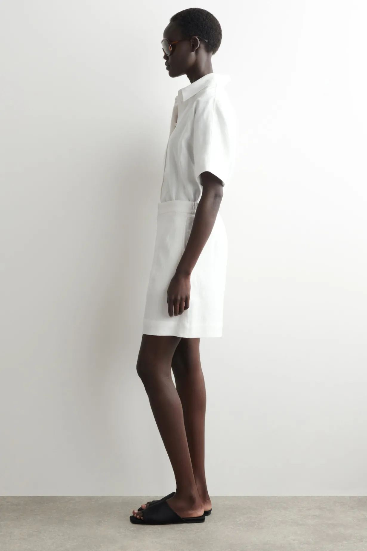 TAILORED ELASTICATED LINEN SHORTS