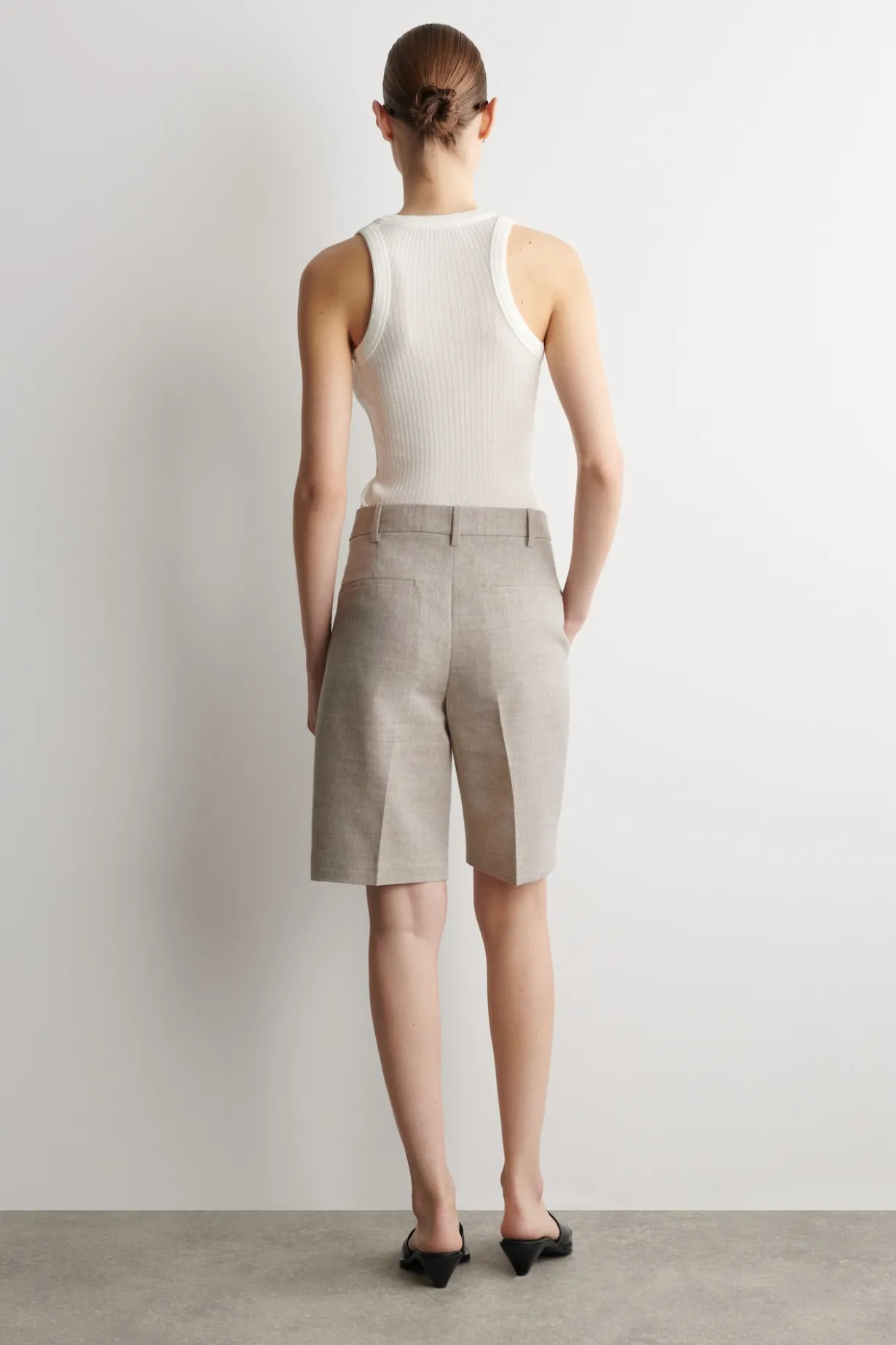 TAILORED LINEN SHORTS