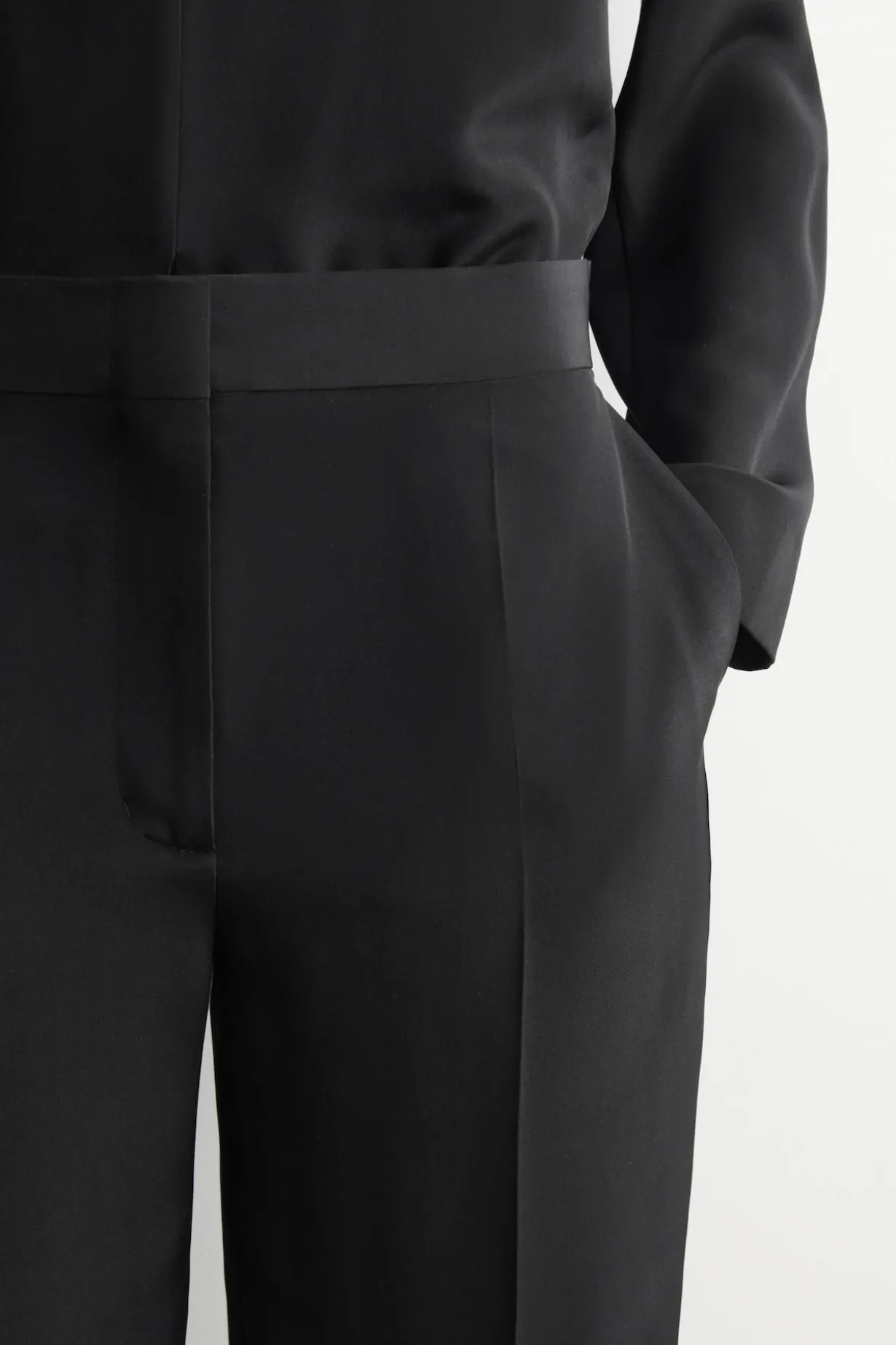 TAILORED SILK SHORTS