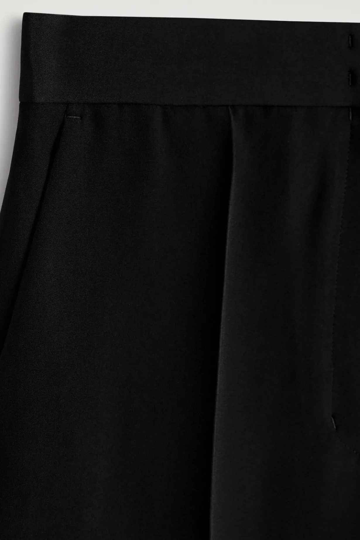 TAILORED SILK SHORTS