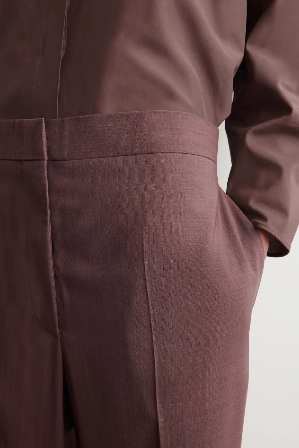 TAILORED WOOL STRAIGHT-LEG PANTS