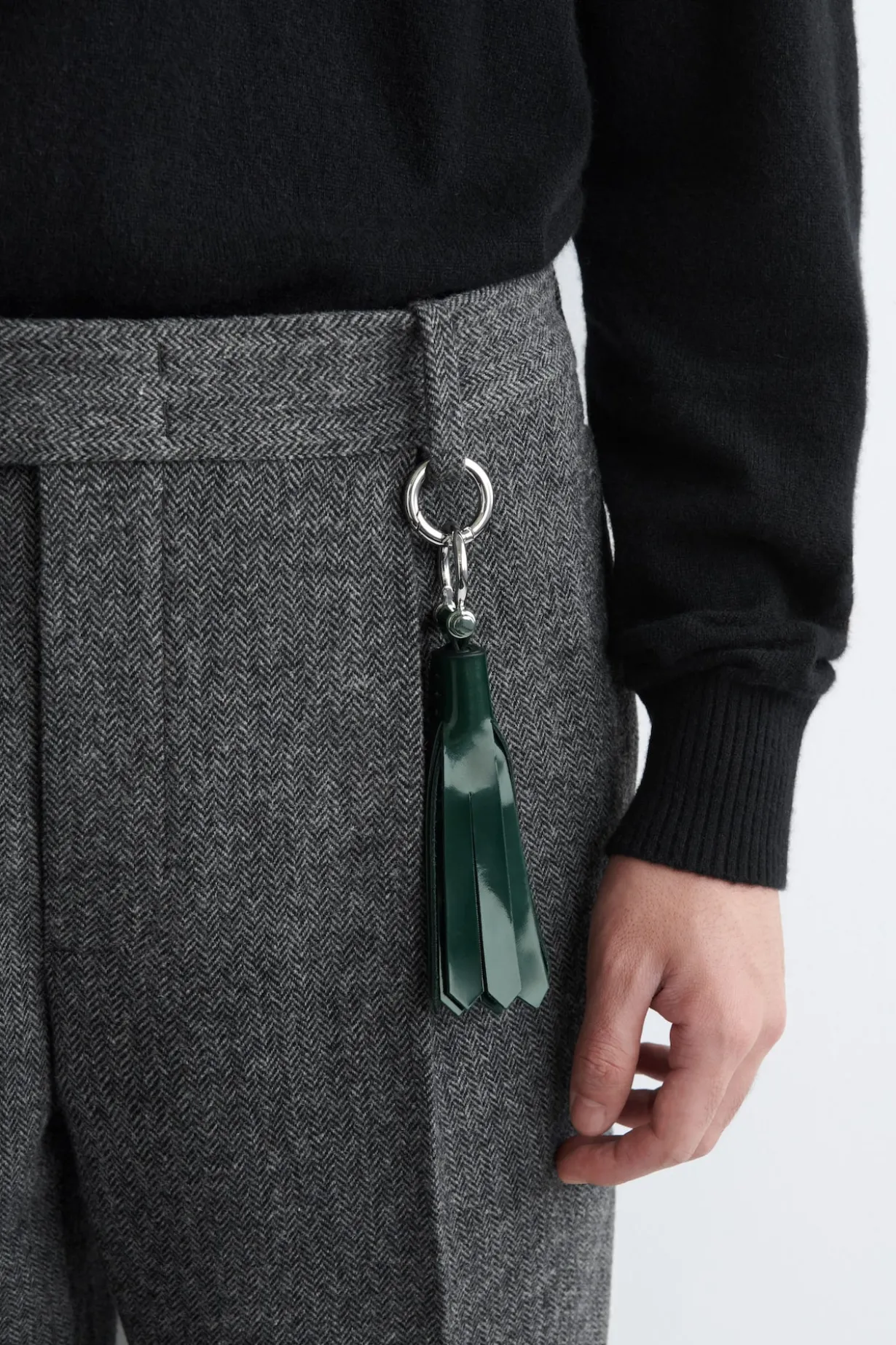 TASSELED LEATHER KEYRING
