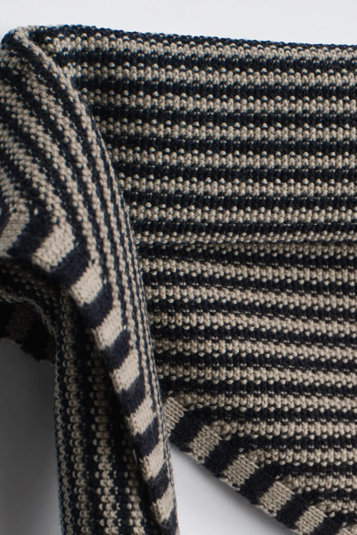 TEXTURED MERINO WOOL SCARF