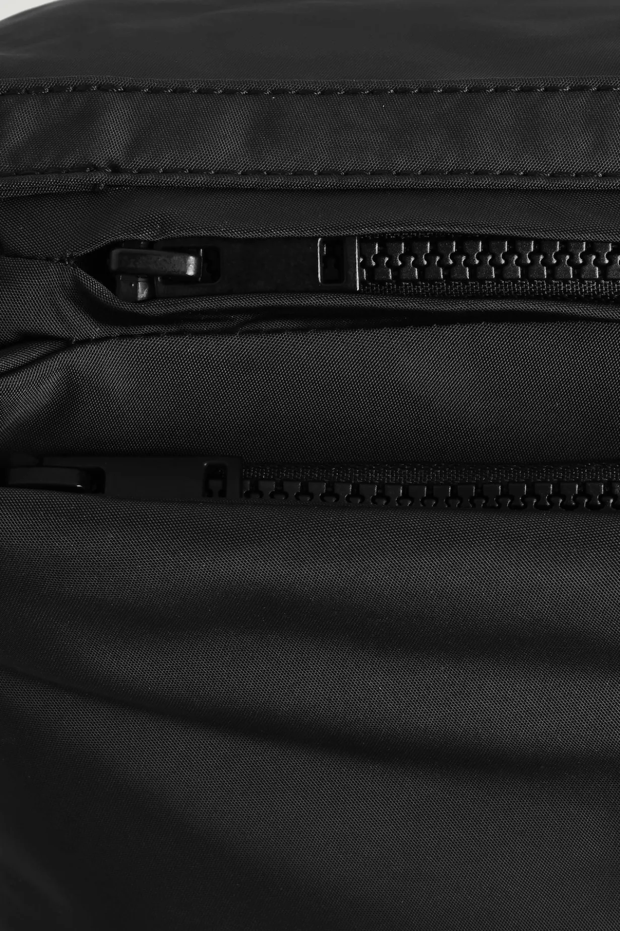 TRIFOLD PADDED CROSSBODY BAG