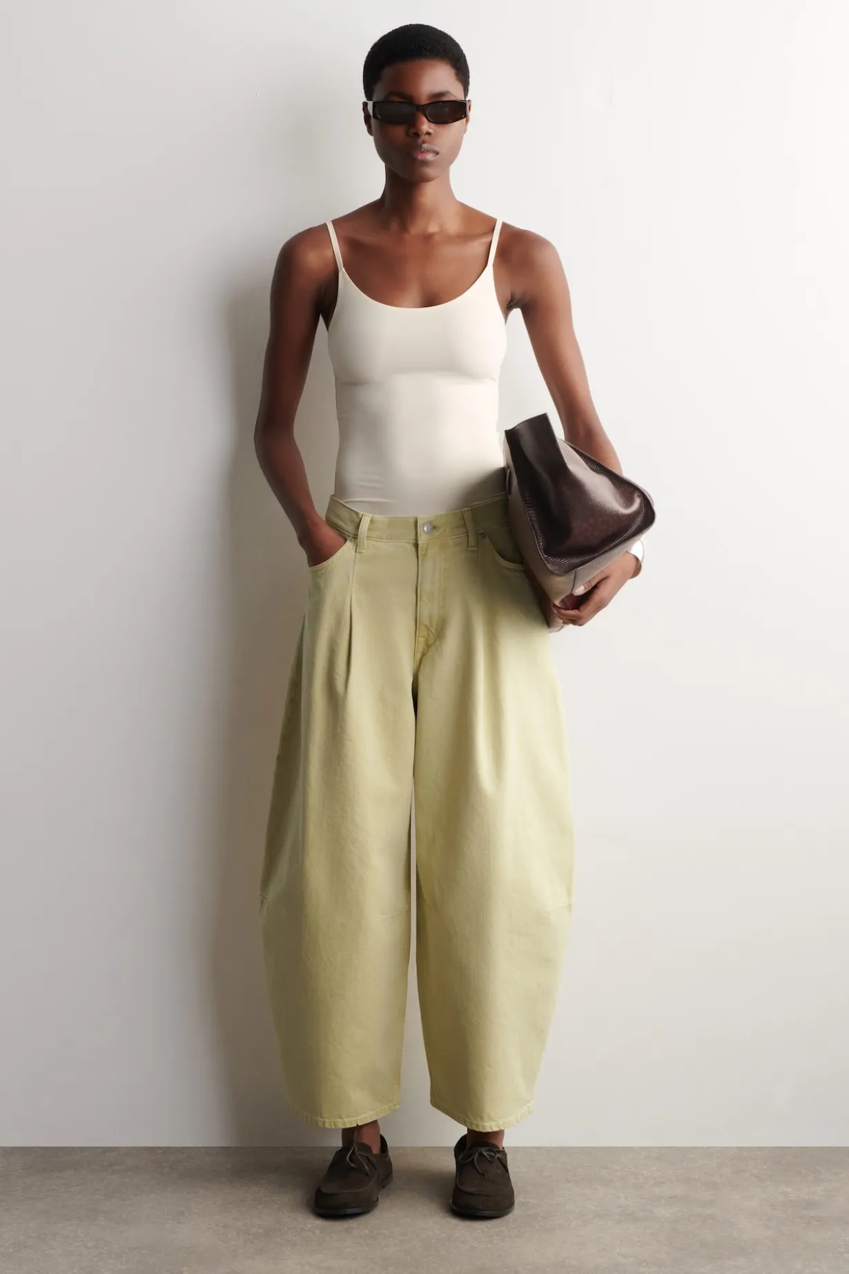 TWINE BARREL-LEG JEANS