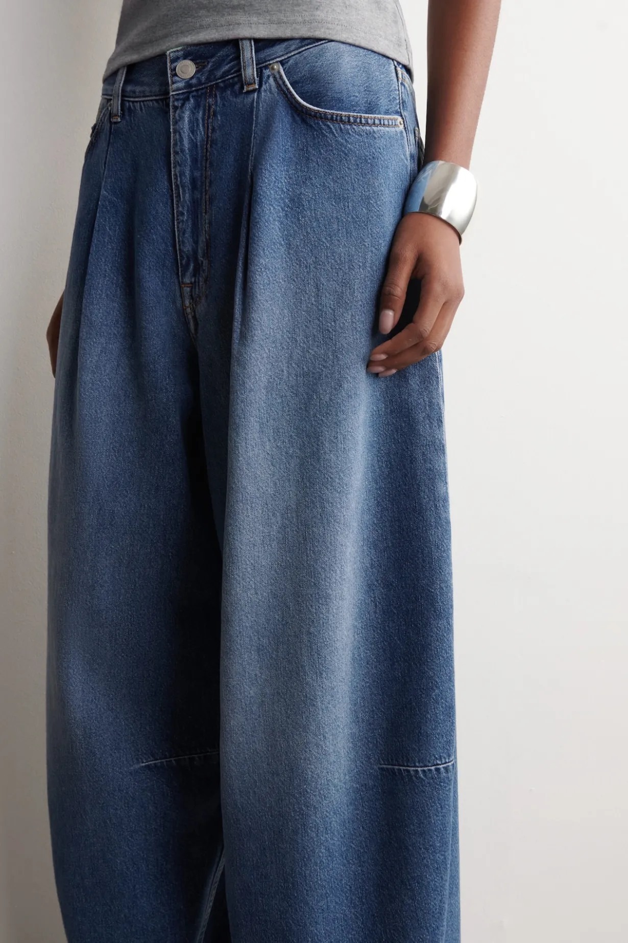 TWINE BARREL-LEG JEANS