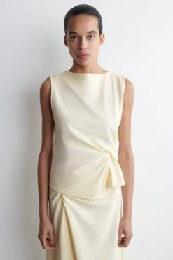TWIST-DETAIL TOP