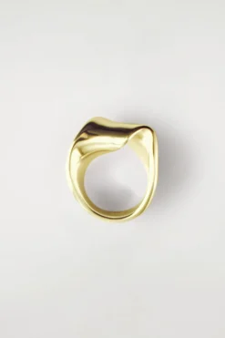TWISTED RIBBON RING