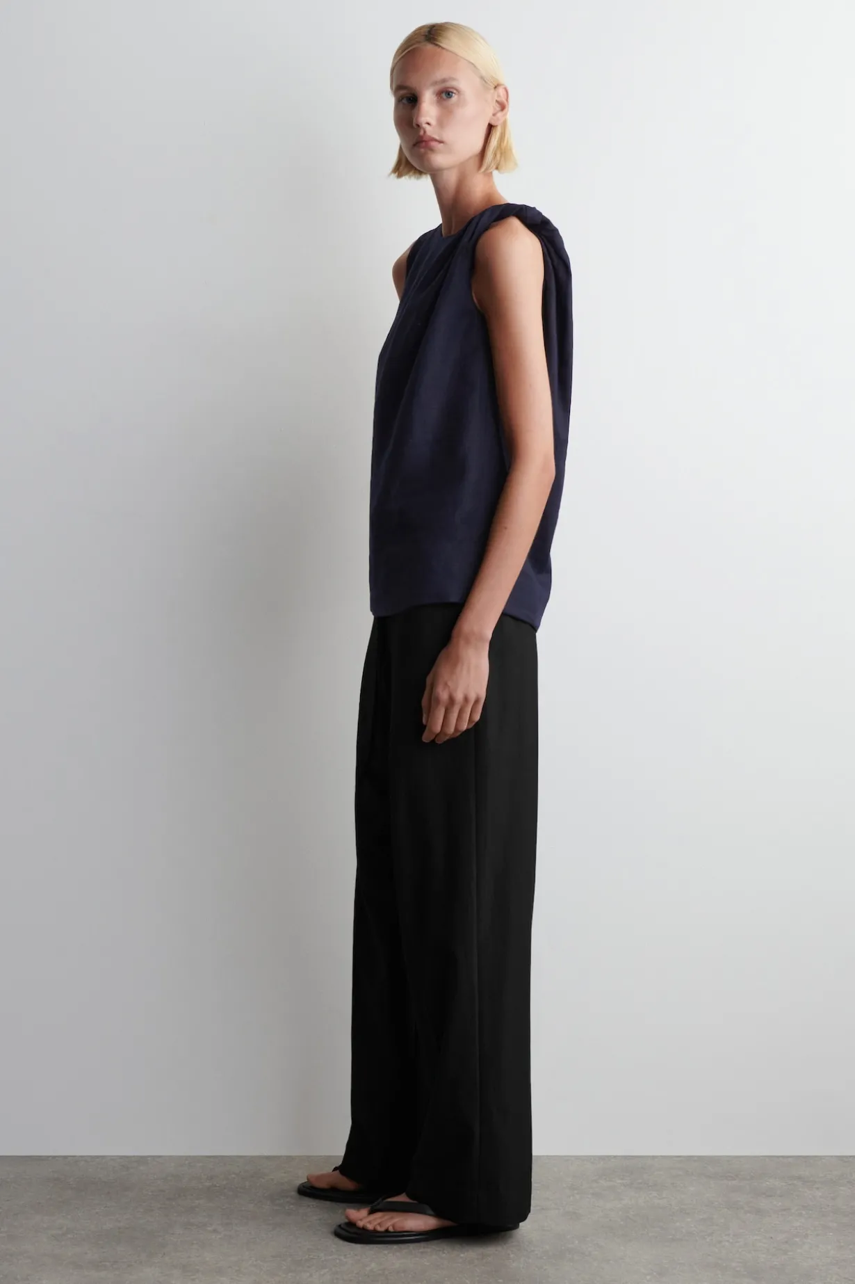 TWISTED-DETAIL LINEN TOP