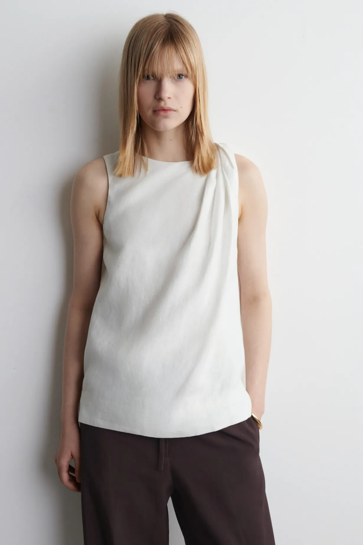 TWISTED-DETAIL LINEN TOP