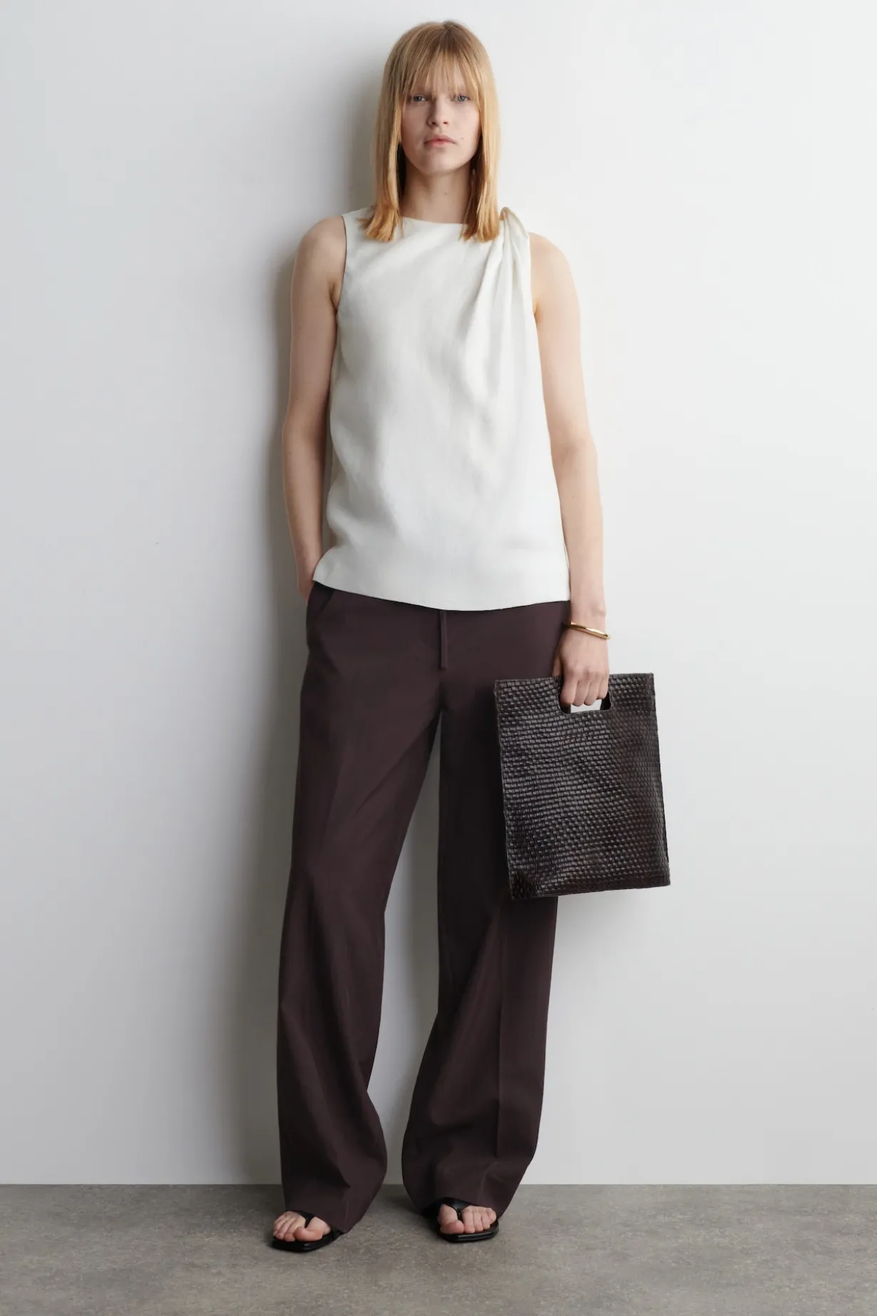 TWISTED-DETAIL LINEN TOP