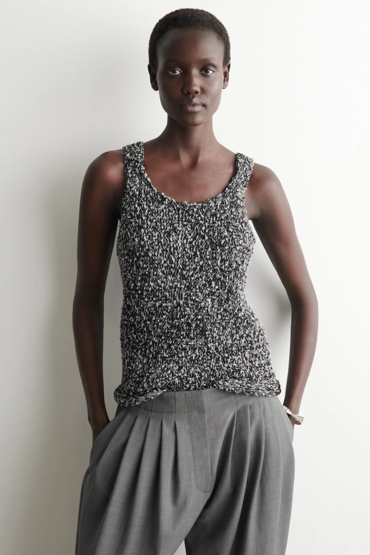 TWO-TONE CHUNKY KNITTED TANK TOP