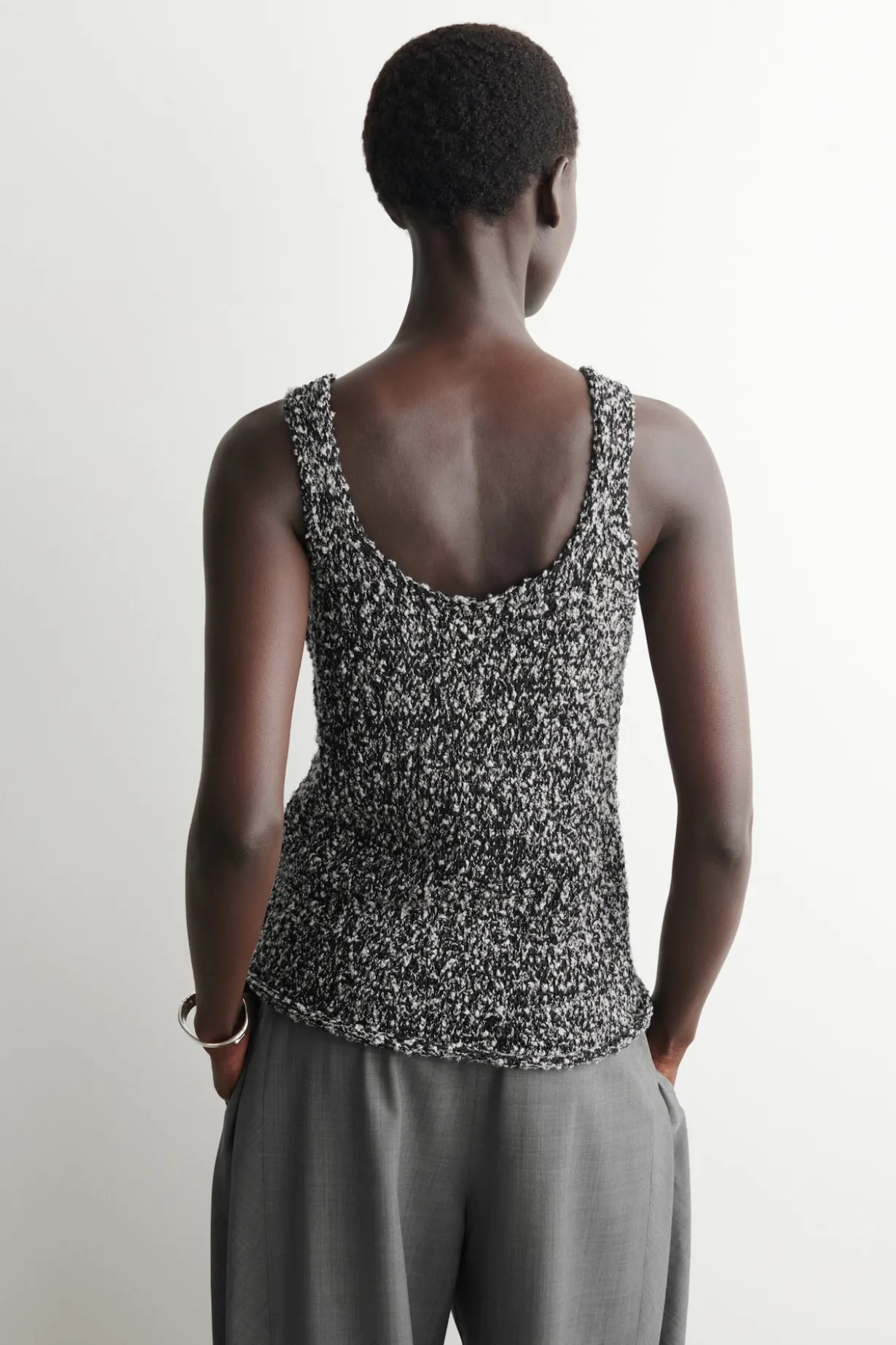 TWO-TONE CHUNKY KNITTED TANK TOP