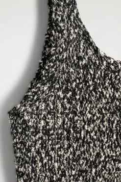 TWO-TONE CHUNKY KNITTED TANK TOP