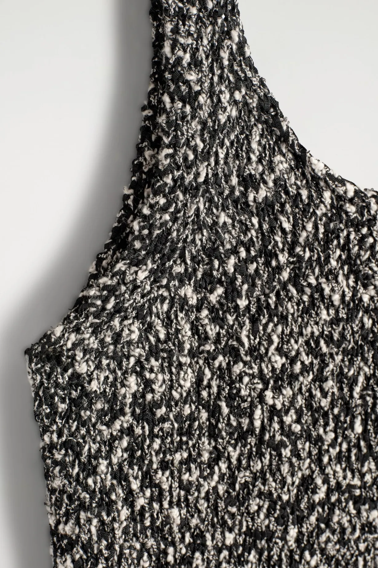 TWO-TONE CHUNKY KNITTED TANK TOP