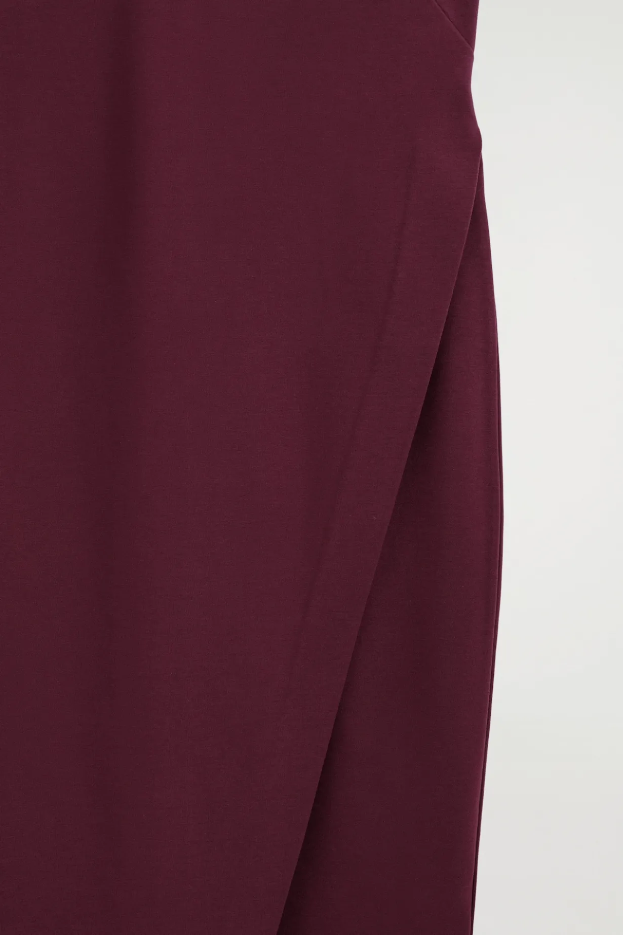 V-NECK WRAPPED MIDI DRESS