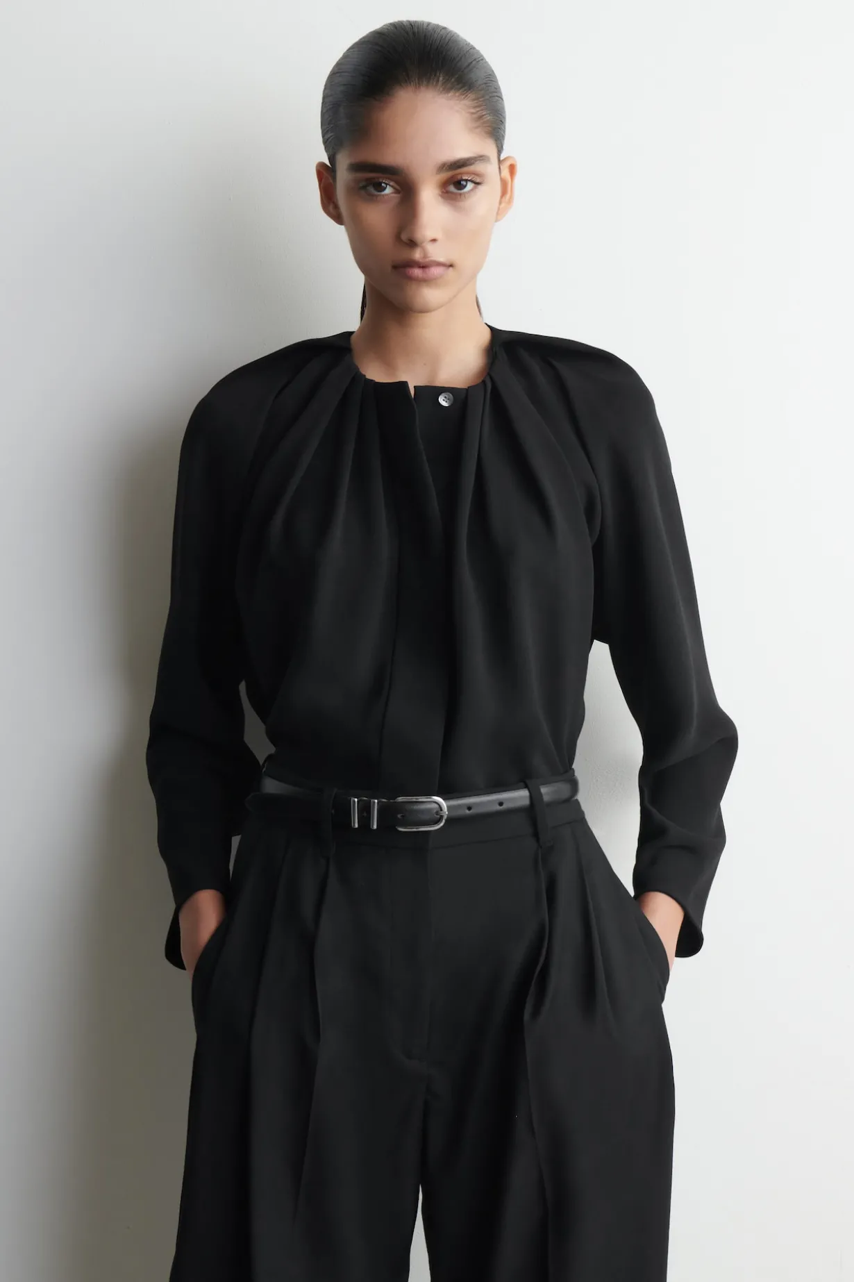 VOLUMINOUS PLEATED BLOUSE