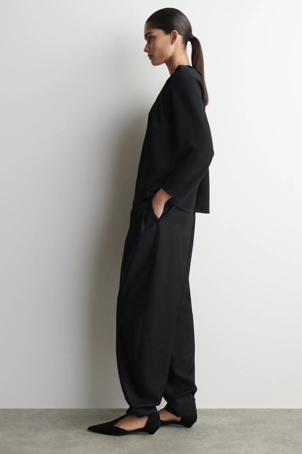 VOLUMINOUS PLEATED BLOUSE